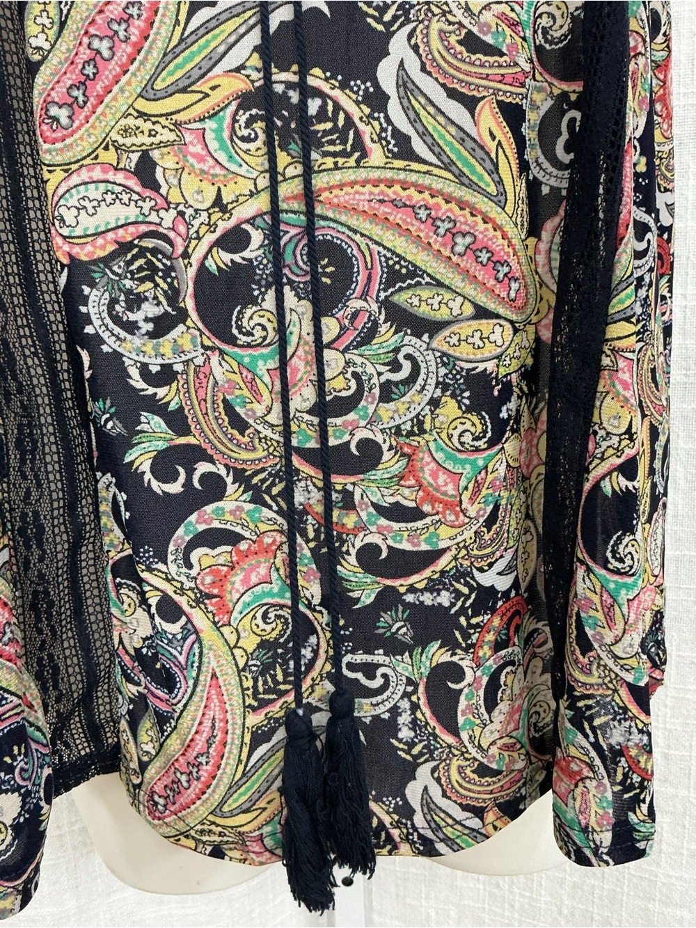 Siren Lily Black Paisley Tie-Front Sleeveless Camisole - Picture 2 of 9